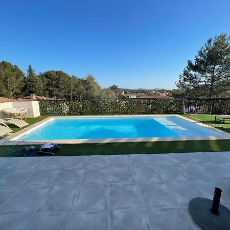 Villa Avec Piscine Cuers Exterior photo