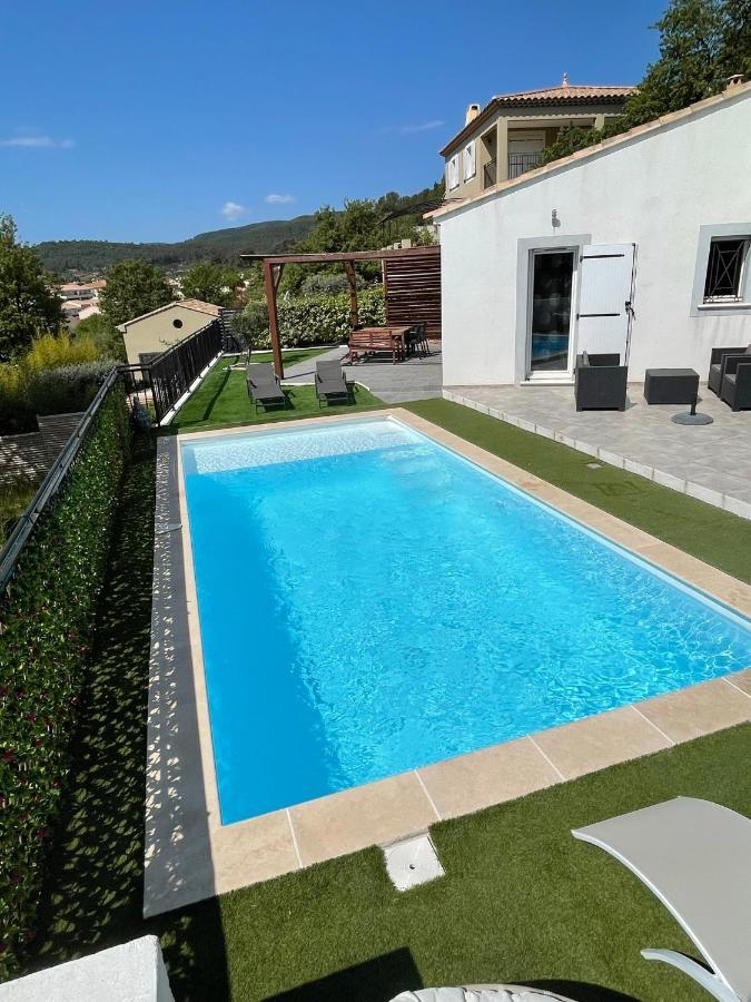 Villa Avec Piscine Cuers Exterior photo
