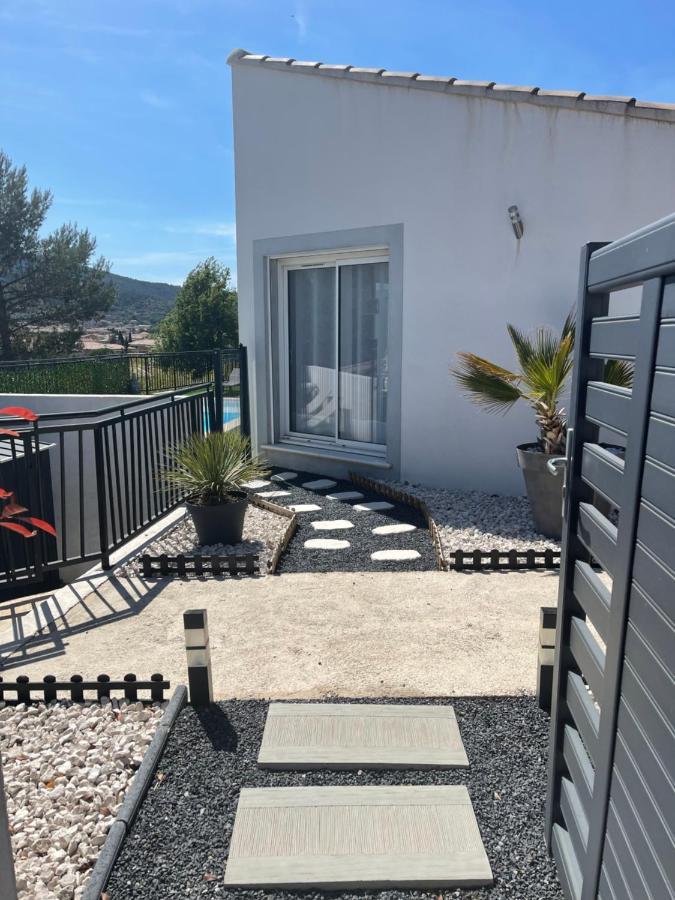Villa Avec Piscine Cuers Exterior photo